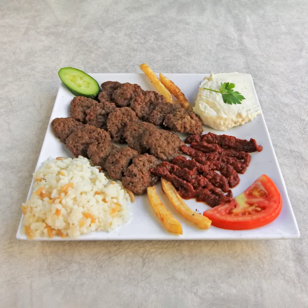Izgara Köfte servis